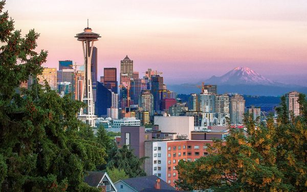 Seattle skyline with a mountain in the background